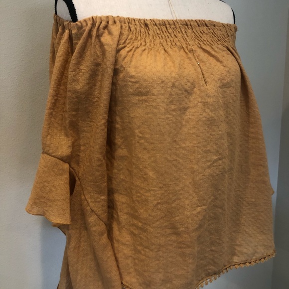 Yellow off the shoulder blouse - Picture 5 of 6